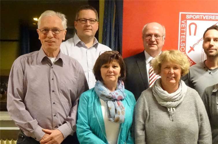 Der neue Vorstand des SV Vettelschoß-Kalenborn (v.l.n.r.): Jugendleitung Wolfgang Blaut, Geschäftsführung Sascha Hecht, Schriftführung Gaby Marx, 1. Vorsitz Jürgen Maus, Finanzverwaltung Annette Gerlach, 2. Vorsitz Bernd Jungheim, Mitgliederverwaltung Karola Knopp. privat