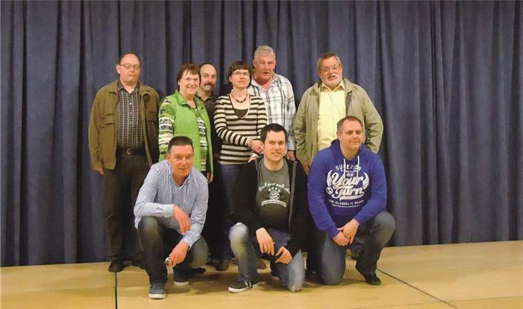 Der neue Vorstand des Sportclubs Dümpelfeld (hinten von links): Hans-Walter Faber, Rita Stratmann, Jürgen Faber, Melanie Bauer, Paul Bauer und Udo Stratmann. Vorn von links: Berthold Schmitten, Mario Stratmann und Florian Linnerz. Es fehlt: Gottfried Linnerz.privat