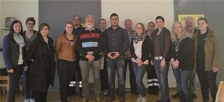 Der neue Vorstand des StadtJugendRings Bendorf mit seinem neuen Vorsitzenden Ferhat Yalcinkaya ( 8.v.l.) und seoner Stellvertreterin Kim-Annabell Laux (6.v.r.). privat