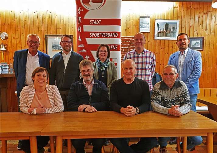 Der neue Vorstand des Stadtsportverbandes Koblenz e.V.: vorne v.l.: Sonja Kratz, Josef Gliedner, Axel Verhagen, Michael Bordelle - hinten v.l.: Rüdiger Sonntag, Dirk Runzheimer, Gabriele Schwarz, Thomas Rinck und Jörg Pfeffer.  Copyright: Axel Verhagen