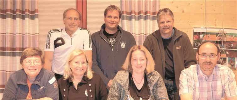 Der neue Vorstand des TC Steimel: v.l. Rita Wildermann, Dietrich Rockenfeller, Isolde Lux, Ingo Schneider, Michaela Schür, Werner Müller und Jörg Stallmann.privat