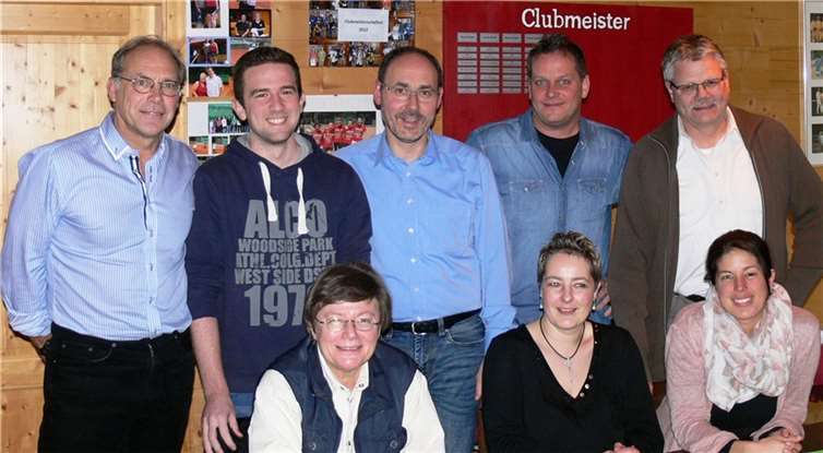 Der neue Vorstand des Tennisclubs. Stehend von links nach rechts: Dietrich Rockenfeller, Andre Seliger, Jörg Stallmann, Ingo Schneider, Werner Müller.Sitzend: Rita Wildermann, Michaela Schür, Nadine Hachenberg.privat