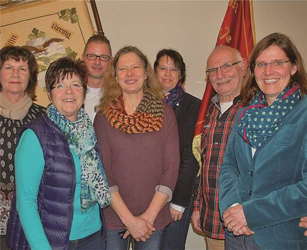 Der neue Vorstand des TuS Roland Brey e.V.: v.l. Otti Siegburg, Gisela Klas, Thomas Klotz, Alice Meffert-Bier, Claudia Rüdell, Günter Woettki und Charlotte Eich.privat