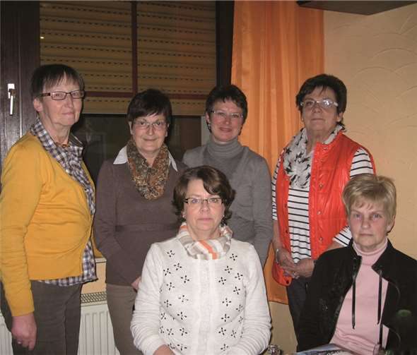 Der neue Vorstand des Turnvereins Niederlützingen (v.l.n.r.): Christa Theisen, Hedwig Dargel, Hiltrud Wissen, Ursula Mosen, sitzend: Birgit Schmitz, Erika Wolf, es fehlen: Erwin Schmitz, Sieglinde Wroblewski, Marianne Häfner und Cornelia Himpfen-Harbott. privat