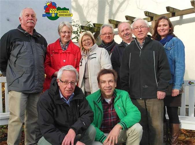Der neue Vorstand des Vereins „Schönes Immendorf e.V.“: oben, v. li.: R. Schulz, M. Binz, E. Böhm, P. Weinowski, K. Weinowski, E. Ewert und U. Hentschel, unten, v. li.: T. Roth und H. Scholtes. Es fehlen: Dr. W. Eich, K. Harzheim und I. Maallem.