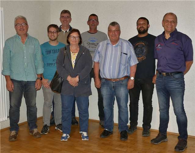 Der neue Vorstand des Vereins zur Erhaltung der Schieferbergbaugeschichte (von links): Rolf Stoll, Marvin Kreiser, Frank Hillen, Brigitte Meier, Alexander Tholl, Wolfgang Klinkner, Sebastian Schumann und Dieter Laux. Foto: privat