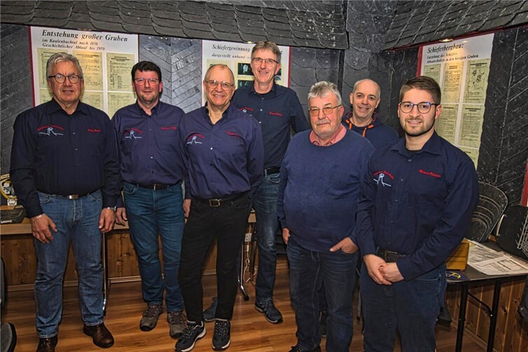 Der neue Vorstand des Vereins zur Erhaltung der Schieferbergbaugeschichte. Von links: Rolf Stoll - 1. stellvertretender Vorsitzender, Andreas Klotz - Vorsitzender, Dieter Laux - Schriftführer, Frank Hillen - 2. stellvertretender Vorsitzender, Wolfgang Klinkner - Schatzmeister (seit Vereinsgründung), Werner Arenz - stellvertretender Schriftführer, Marvin Kreiser - stellvertretender Schatzmeister. 