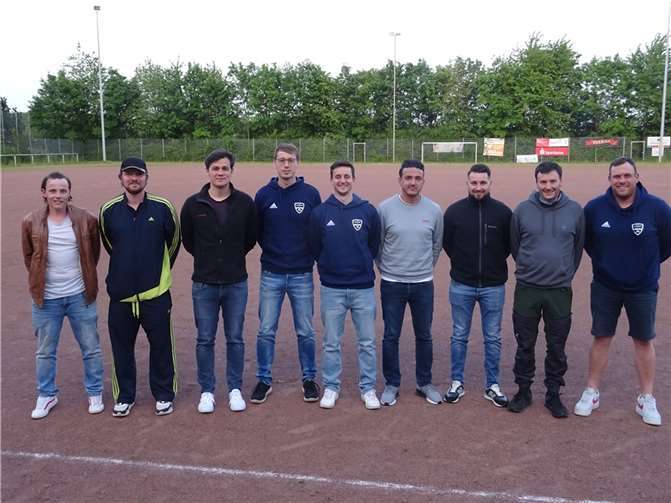 Der neue Vorstand des VfR Waldorf: (von links) Manuel Weiland, Dominic Liedke, Peter Rückrich, Andreas Krupp, Tobias Felten, Wahid Nasro, Jan Mehren, Andreas Welter und Patrick Beutgen. Es fehlen Tom Hantzsche und Rico Reuter. Foto: privat