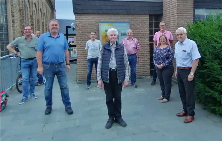 Der neue Vorstand gemeinsam mit den alten Vorstandsmitgliedern. Von links: Markus Ohlig, Franz-Josef Möhlich, Helmut Weber, Jürgen Weiler, Willi Kohl, Manfred Kühn, Petra Baitzel und Herrmann-Josef Schmidt. Foto: privat