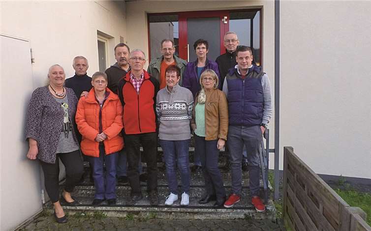 Der neue Vorstand (l. hinten:) Josef Weber, Uwe Prassel, Martin Nehlert, Petra Thomas, Walter Thomas; (l. vorne:) Jutta Knopp, Ilona Nehlert, Ottmar Crecelius, Iris Runkel, Monika Feltens und Normen Ne.privat