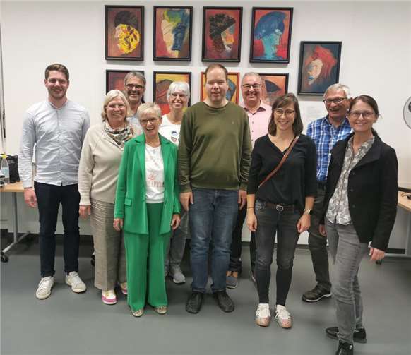Der neue Vorstand mit Chorleiter Henrik Hasenberg (links). Hintere Reihe: Bernd Schmidt, Gabriele Weier, Stefan Giffels, Peter Nagel; vordere Reihe: Gabriele Hermann-Lersch, Dr. Brigitta Stodden, Matthias Gampe, Constanze Lieberenz, Ruth Kunst.  Foto: privat