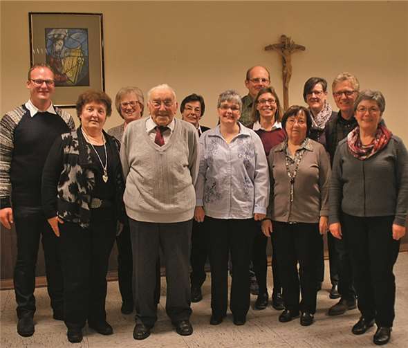 Der neue Vorstand mit Wahlleiter Gottfried Bouhs. privat