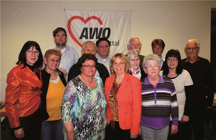 Der neue Vorstand stellte sich zum Gruppenfoto (von links): Gabriele Campe, Marianne Schaar, Florian Leuning, Inge Scholz, Dr. Gerd Pflaumer, Jürgen Stolle, Maria Gleißner, Hannelore Tappée, Hermann Leuning, Gaby Pantel, Jutta Bartels, Anne Zimmer und Werner Gleißner.privat