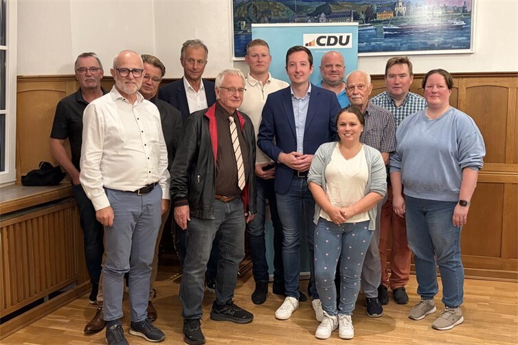 Der neue Vorstand unter Führung von Korbinian Wester (Mitte).