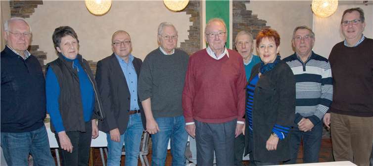 Der neue Vorstand v. li. n. re.: Peter Zetzsche, Astrid Heiser, Michael Schneider, Alfred Conrady, Hermann Heiser, Peter Caspers, Ingrid Näkel-Surges, Ewald Groß, Georg Knieps. privat