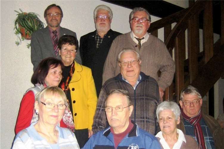 Der neue Vorstand v. li. u. Maritta Mauelshagen, Herbert Wiesemann, Helene Kagel, Jürgen Schmitz, Ursula Kurrat, Rosemarie Waldorf, Dieter Schwabe, Hans - Werner Kaiser, Josef Over und Rainer Mauelshagen.