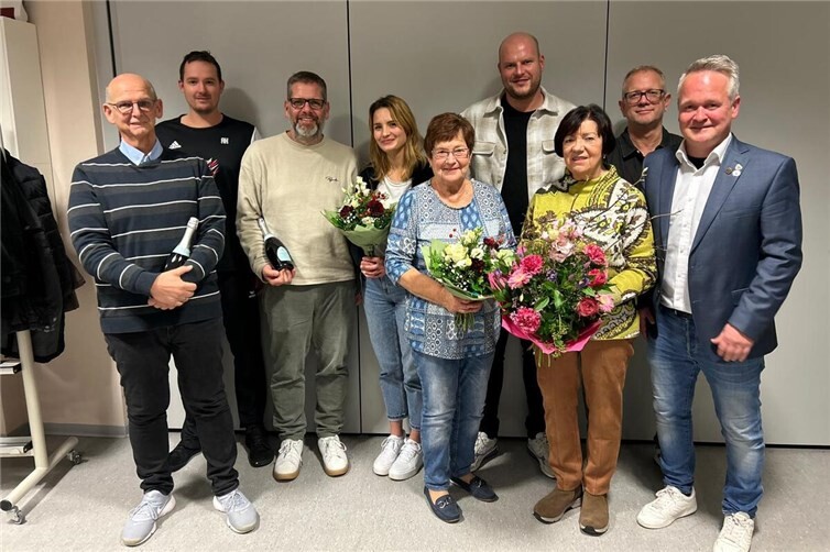 Der neue Vorstand v.l.: Bernhard Langen, Andreas Kreichauf, Udo Stromberg, Lena Kaltenborn, Gisela Müller, Timo Hommen,Isolde Müller, Marcus Bauer, Dr. Jochen Britz. Foto: TV 05 Mülheim