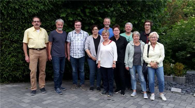 Der neue Vorstand (v.l.): Michael Gruber, Thomas Hirsch, Matthias Morbach, Manuela Decker, Christel Bauer, Harald Groß, Sandra Holzkämper, Thomas Decker, Renate Staffel, Marvin Decker, Inge Kurz.  privat