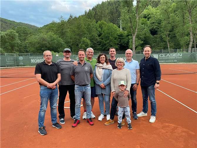 Der neue Vorstand (v.l.): Rudolf Schüller, Thomas Weidenbach, Jörg Schlich, Christian Krupp, Ruth Krupp, Andreas Augel, Hanna Rausch, Joachim Schäfer und Fabian Engel.  Foto: privat
