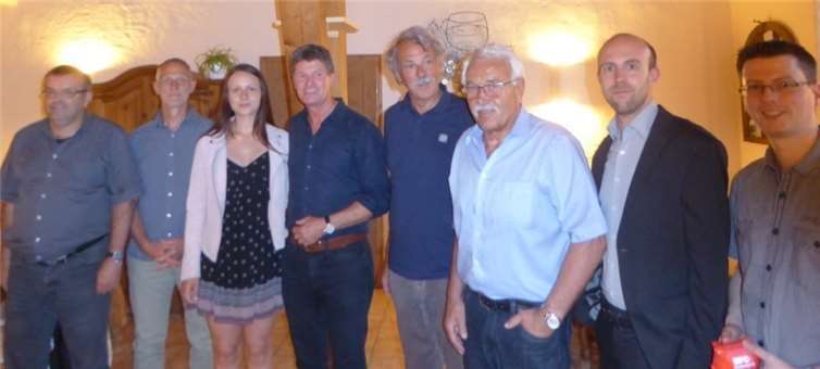 Der neue Vorstand: (v.l.) Toni Bündgen, Ralf Zipper, Nina Nell, Detlev Pilger, Eckhard Kunz, Hermann-Josef Schmidt, Marc Holzheimer, Pascal Klingmann. privat