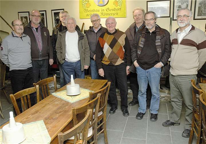 Der neue Vorstand (v.l.) Werner Kremer, Manfred Schulz, Karl Groß, Friedhelm Weidung, Jürgen Gold, Jochem Uhl, Hans Baulig, Engelbert Glöckner, Reinhold Lellmann; nicht im Bild: Albert Schunk. W. Blotzki