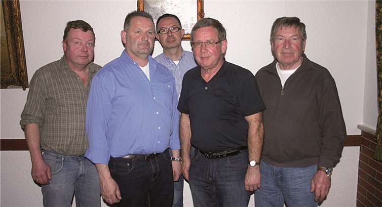 Der neue Vorstand (v.li.) Achim Funk 2. Vorsitzender, Klaus Wördehoff Gewässerwart, 1. Vorsitzender Markus Mies, Bernd Küpper Schatzmeister und Waldemar Knoch Jugendwart. -RÜ-