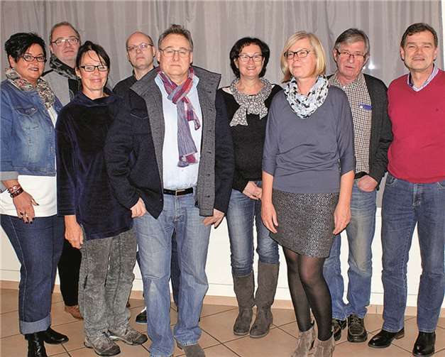 Der neue Vorstand (v.li.): Anja Prinz (Beisitzerin), Günther Bach (Kassierer), Johanna Bienentreu (Vorsitzende), Frank Basse (stellvertretender Vorsitzender), Michael Bienentreu (Ortsvorsteher), Anne Schugt (Beisitzerin), Hans Mich Schugt (Vorsitzender Jugendgruppe), Christiane Meier (Beisitzerin) sowie Wolfgang Meier (Schriftführer). Es fehlen Uwe Trompelt (stellvertretender Schriftführer), Anna Lamm (stellvertretende Kassiererin) sowie Heike Manns (Beisitzerin). privat
