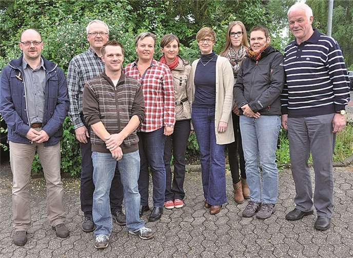 Der neue Vorstand (v.li.): Hans-Peter Buchholz, Rolf Kessel (verabschiedeter Vorsitzender), Michael Reichling, Conny Reitz (neue Vorsitzende), Claudia Sperber, Annette Klucker, Svenja Reitz, Rita Lehmann und Dieter Langen. AB