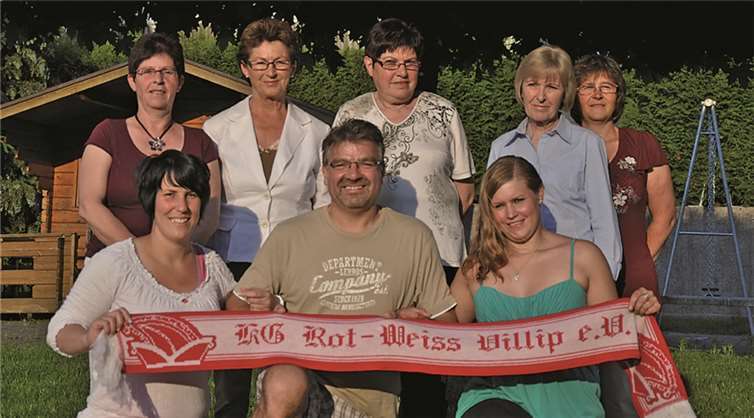 Der neue Vorstand (v.li.): Tanja Zorn, Thomas Knapps, Carina Schmitz - oberere Reihe von links: Evi Klein-Sieburg, Renate Offergeld, Waltraud Dick, Roswitha Boix, Gabi Jeske; es fehlt Marlene Schüller-Spieß. privat