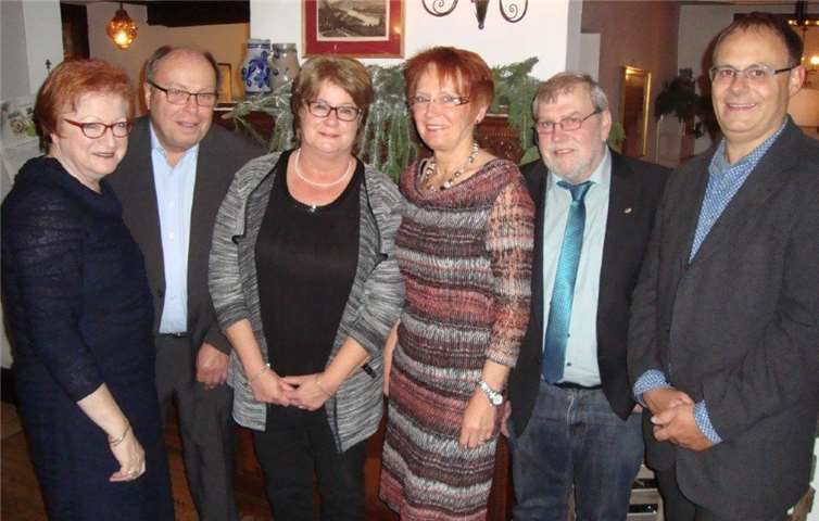 Der neue Vorstand: v.li. Ursula Franz, Peter Hoss, Nicolé Retterath, Monika Röhrig, Toni Röhrig und Dr. Oliver Grzan.privat