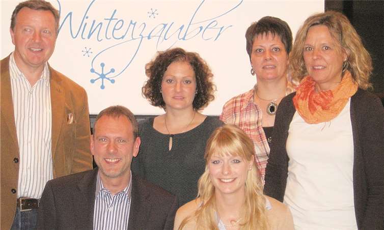 Der neue Vorstand (v.l.n.r.): Dirigent Bertram Kleis, Vorsitzender Volker Montermann, Kassiererin Tina Steger-Kunz, Beisitzerin Alexandra Steinebach, Beisitzerin Anja Schleich, Jugendvertreterin Gertraud Roos. Es fehlt: Sarah Ackermann, Geschäftsführerin. privat