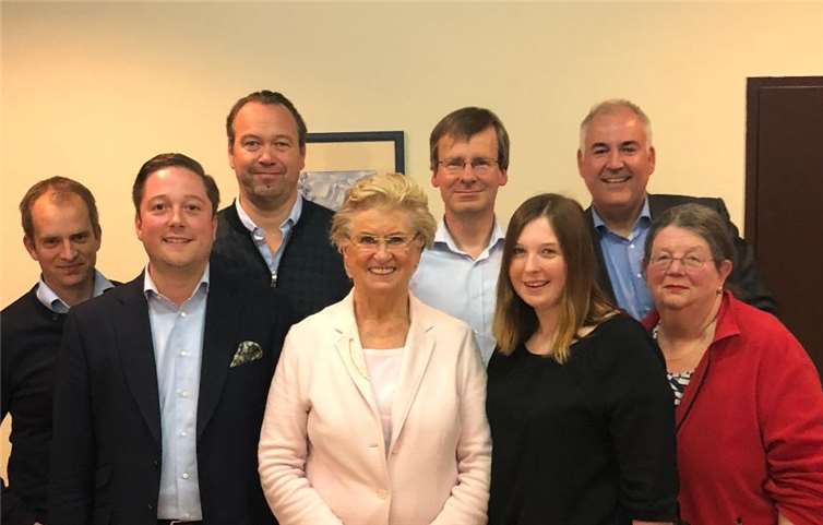 Der neue Vorstand v.l.n.r.: Matthias Weske, Dr Fabian Freisberg, Boris von Deringer, Edith Hörnchen, Stefan Grieser-Schmitz, Michelle Pforr, Mark Scherhag (Kreisvorsitzender), Angelika Schluch.Privat