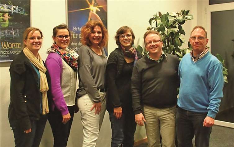 Der neue Vorstand (v.l.n.r.): Stefanie Göbel, Rebecca Baumanns, Chorleiterin Heike Engelhorn, Lisa Heinen, Stephan Kursawe und Frank Volmer. privat
