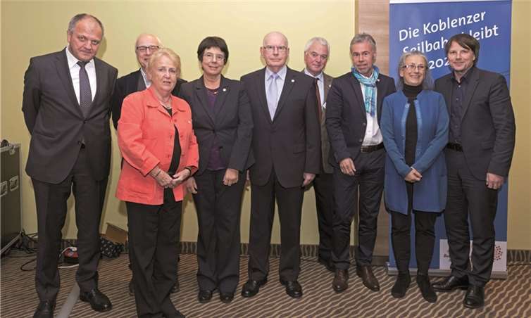 Der neue Vorstand (v.l.n.r.): Werner Höffling, Christoph Krepele, Christa Tismar, Anna Maria Schuster, Ernst H. Lutz, Winfried Moll, Thomas Schilling, Prof. Ulrike Kirchner (Vorsitzende des Kuratoriums), Rüdiger Dittmar. Es fehlt das Vorstandsmitglied Wolfgang Dreyer. Dietmar Guth