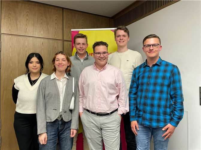 Marc Frings ist neuer Kreisvorsitzender der Jungen Liberalen Der neue Vorstand: v.l.n.r. Yasmina Charki, Therese Gottwald, Nils Dormann, Marc Frings, Malte Menn, Justin Lemmer. Fotos: privat