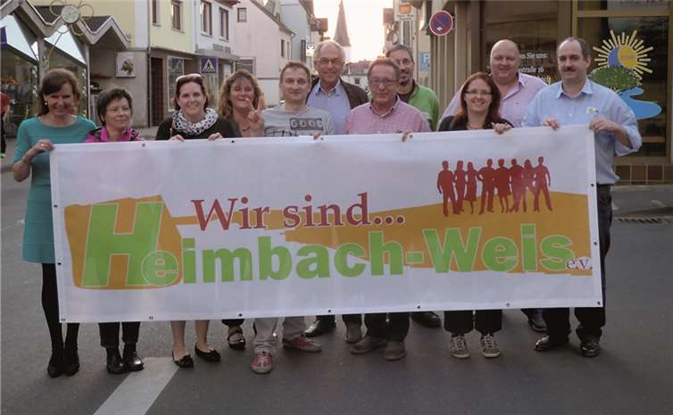 Neuer Name und Logo Der neue Vorstand von „Wir sind Heimbach-Weis e.V.“ bestehend aus Harald Wolff, Reiner Kortus, Marianne Hillen, Detlef Dombrowski, Tanja Gutheil, Isabell Imig, Beate Schuster, Michael Honings, Christine Kesselheim und den auf dem Foto fehlenden Brigitte Hillen, Oliver Johann, Markus Maxein, mit dabei Mitglied Thorsten Bürger, Berthold Gisch wurde gewählt.privat