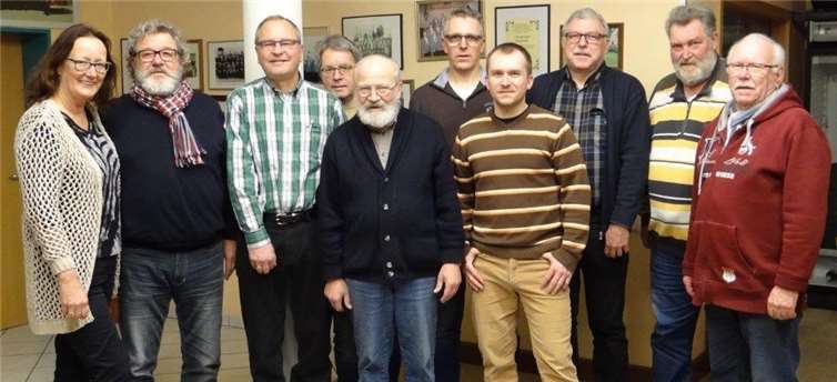 Der neue Vorstand (von links): Beisitzer Rita Lehnert, Beisitzer Wolfgang Höltke (Pressewart), Vorsitzender Horst-Werner Lehnert, Schriftführer Markus Eul, Beisitzer Walter Sindhoff, Beisitzer Klaus Puderbach, Zweiter Kassierer Peter Olejnik, Kassierer Volker Puderbach, Zweiter Vorsitzender Klaus Wloch und Zweiter Schriftführer Klaus Mertensacker.privat