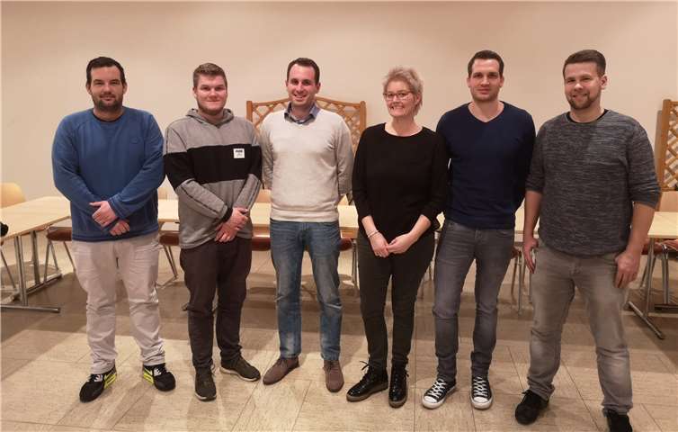 Der neue Vorstand (von links): Kurt Beneke (Beisitzer), Dustin Rohde (Abteilungsleiter Fußball), Marco Hoube (Vorsitzender), Karen Rolim (Abteilungsleiterin Hallensport), Julian Scherhag (Zweiter Vorsitzender) und Christian Röver (Geschäftsführer und Kassenwart). Auf dem Bild fehlen Michael Scheidt (Platzwart), Julia Marquardt (Beisitzerin) und Ludwig Reinemann (Beisitzer).Foto: privat