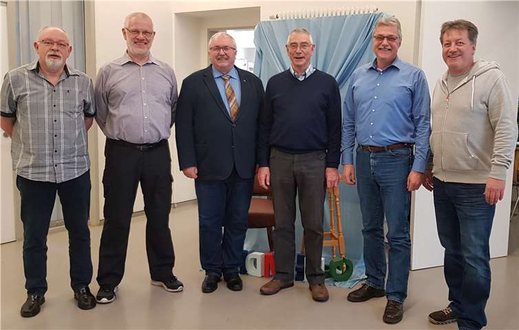 Der neue Vorstand von links nach rechts: Kassenführer Eckhard Voss, 1. Beisitzer Udo Lück, Vorsitzender Franz-Xaver Betz, Stellvertreter Hans-Dieter Meier, 2. Beisitzer Norbert Wassmer und Schriftführer Stefan Perl. Foto: Stefan Perl