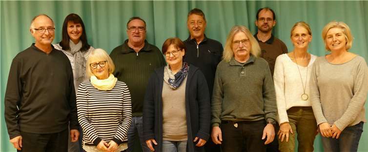 Der neue Vorstand: (vorne links) Bernd Bendel, Brigitte Kettel, Sabine Delgado, Franz Fetz, Sigrid Wagner, Iris Pfister-Dahlem; (hinten links) Claudia Hartenstein, Werner Merz, Georg Ferdinand, Dirk Wollersheim, es fehlte Felix Reuter.Foto: Bernd Bendel