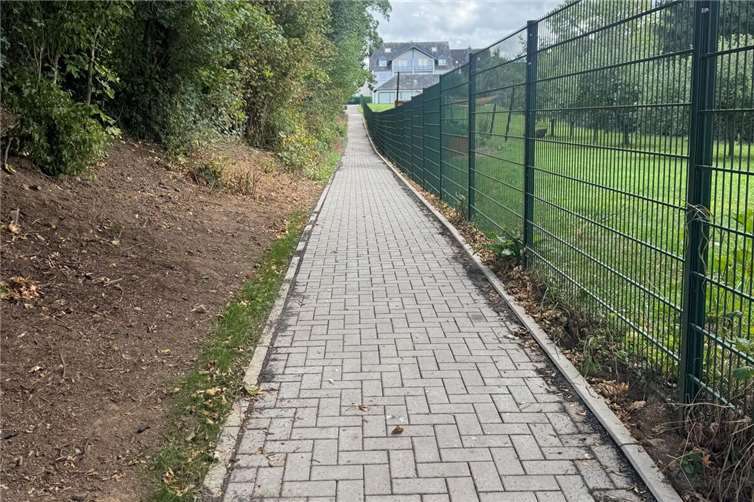 Der neue Weg verbindet die Ortsmitte mit den Rheinanlagen.  Foto: privat