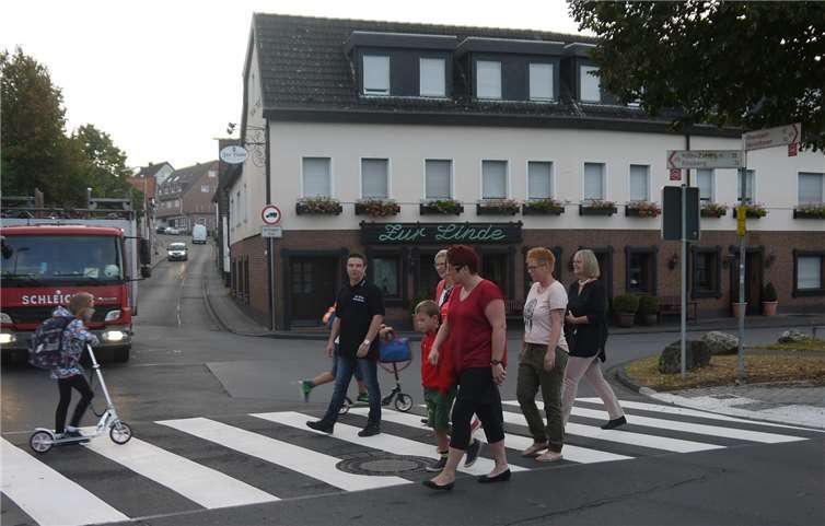 Der neue Zebrastreifen bietet mehr Sicherheit in der Vekehrsituation.Privat