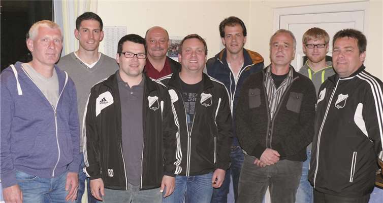Der neue alte Vorstand des SV Blau-Gelb Dernau. privat