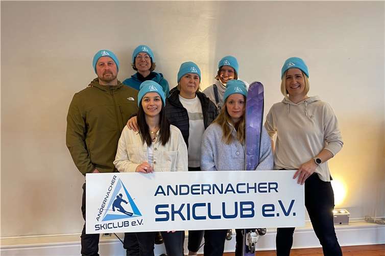 Der „neue alte“ Vorstand (vorne v.l.): Marie Klein und Theresa Ebertz. Hinten v.l.: Milan Kriegel, Linda Kohlhaas, Anke Müller, Heike Reiff, Rabea Hachmeister. Foto: privat