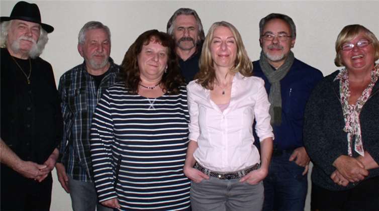 Der neue, fast „alte“ Vorstand: Vorsitzender Kenneth-Edward Swinscoe (v.l.), Schatzmeister Hans-Josef Schmitz, Beisitzerin Kornelia Kehr-Schmitz, Künstlerischer Leiter Viktor Neufeld, Beisitzerin Elke Zeitz-Toth, Jürgen Mohr Schriftführer und stell. Vorsitzender, und Beisitzerin Iris Neuhaus.