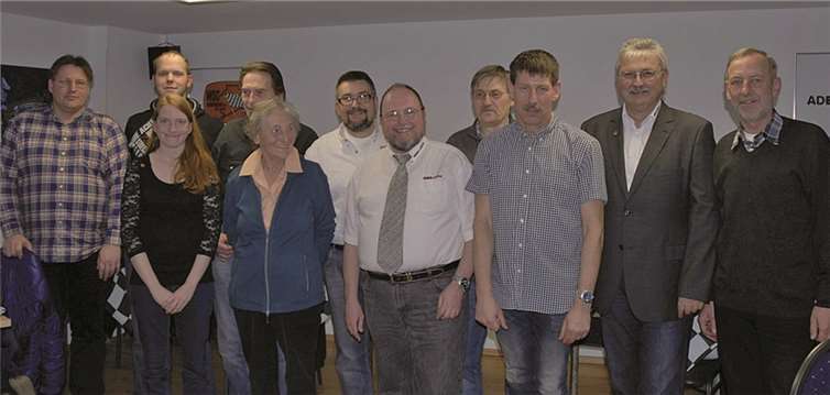 Der neue und alte Vorstand des MSC Adenau (v.li.): Referent Presse und Öffentlichkeitsarbeit Karl Eckstein, neuer Kassenprüfer Michael Baur, ausgeschiedene Jugendsprecherin Katharina Linden, Referent Automobilslalom und GLP Jörg Ritter, Schatzmeisterin Sigrid Baldes, Referent Indoor Kart Frank Taller, Jugendleiter Stefan Linden, Referent Events und Verkehr Werner Ballmes, Schriftführer Alfred Sicken, Erster Vorsitzender Alfred Novotny, 2. Vorsitzender und Sportleiter Hartmut Mauer. MSC Adenau