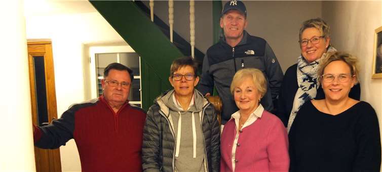 Der neue und alte Vorstand (v.l.): hinten: Sascha Hecken, Elke Kugler; vorne: Hans Holecek, Bonita Hoß-Saal, Ulla Jabs-Vietor, Michaela Ritzdorf-Thür. Foto: privat