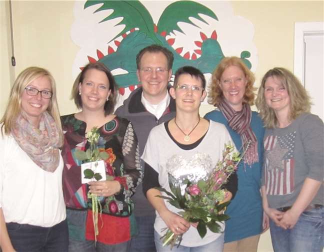 Der neue und alte Vorstand (v.li.): Die neue Erste Vorsitzende Celina Möller-Lehnertz, ehemalige 1. Kassenführerin Sabine Bubel, 2. Vorsitzender Carsten Pfenning, ehemalige 1. Vorsitzende Nicole Arens, Schriftführerin Susanne Kuss und neue 1. Kassenführerin Anett Dick engagieren sich allesamt für die Elterninitiative „Villa Kunterbunt“ e.V. privat