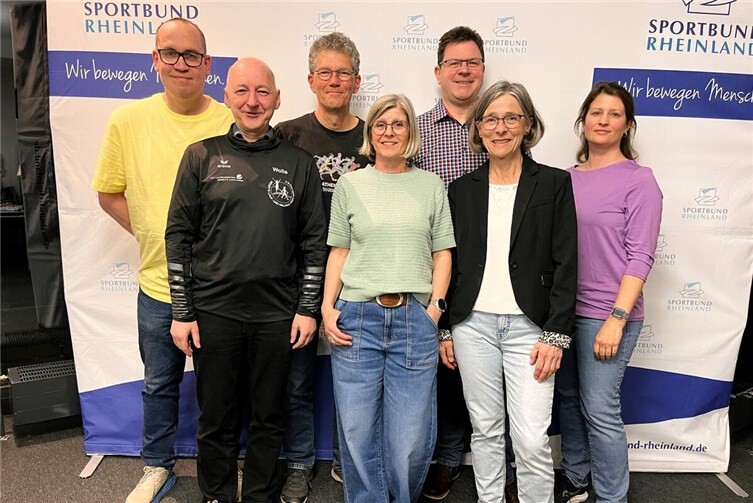 Der neue/alte Vorstand von Meddy‘s LWT (v.l.n.r.): Eike Loesch (Referent Nordic Walking Treff und Schriftführer), Wolfgang Reith (Referent Gesundheitskurse), Kassenwart Martin Mitscherling, neue Referentin für den Lauftreff Melanie Rehmann, 2. Vorsitzender Ralph Hiller, erste Vorsitzende Christiane Magiros und Verena Weiden (Öffentlichkeitsarbeit).