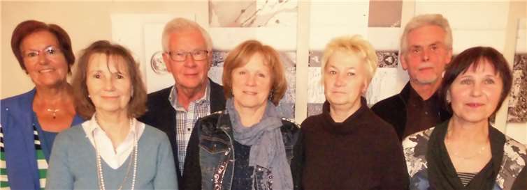 Der neugewählte Vorstand der Bad Ems Singers (v.l.n.r.): Marianne Hermann, Dr. Karin Pirc, Gregor Hermann, Kornelia Mädrich, Jutta Schowtjak, Peter und Marianne Vogt. Privat